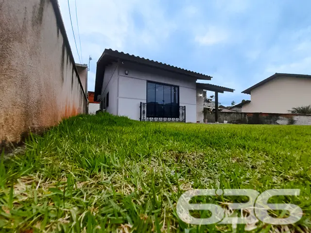 VENDE-SE CASA COM SUÍTE + 2 DORMITÓRIOS NO BAIRRO 
