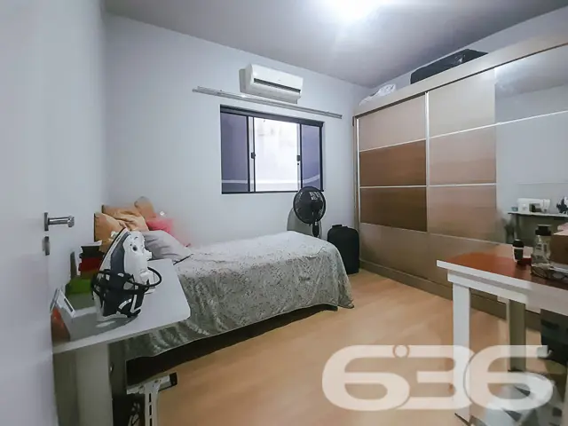 VENDE-SE CASA COM SUÍTE + 2 DORMITÓRIOS NO BAIRRO 