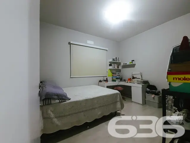 VENDE-SE CASA COM SUÍTE + 2 DORMITÓRIOS NO BAIRRO 