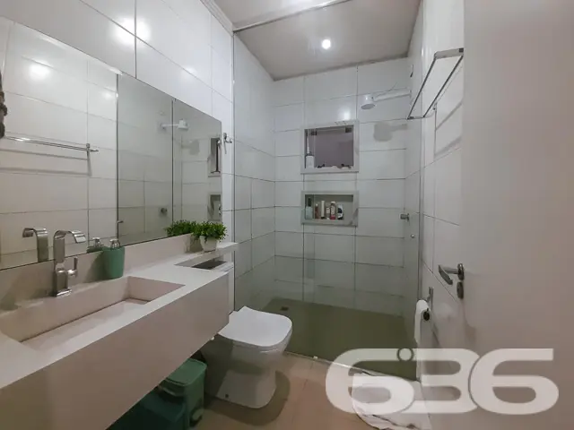 VENDE-SE CASA COM SUÍTE + 2 DORMITÓRIOS NO BAIRRO 