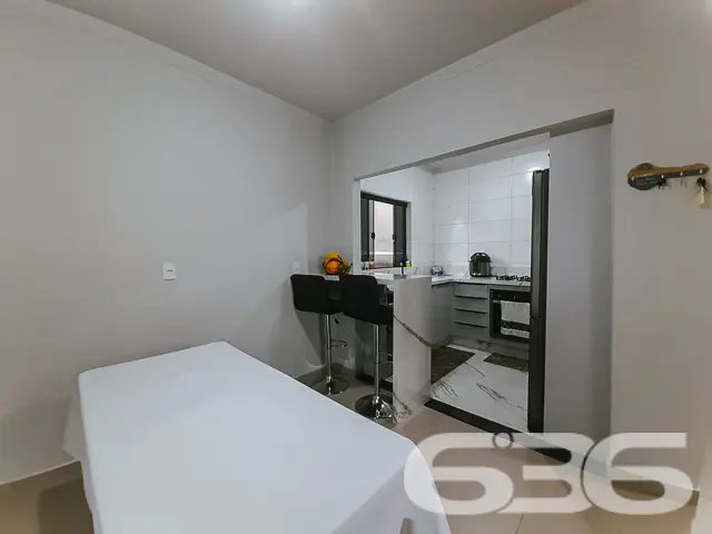 VENDE-SE CASA COM SUÍTE + 2 DORMITÓRIOS NO BAIRRO 