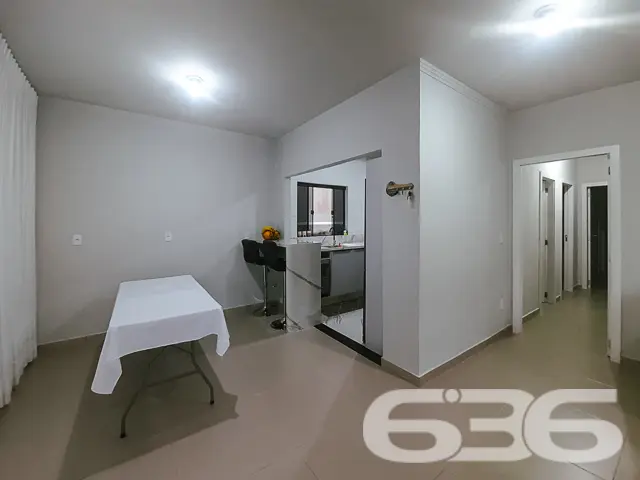 VENDE-SE CASA COM SUÍTE + 2 DORMITÓRIOS NO BAIRRO 