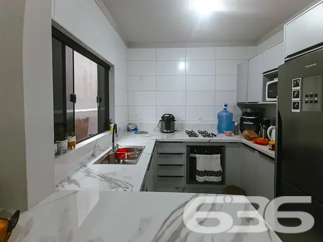 VENDE-SE CASA COM SUÍTE + 2 DORMITÓRIOS NO BAIRRO 