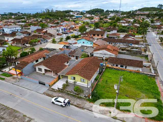 CASA COM ESPAÇO E POTENCIAL NO BAIRRO JOÃO COSTA -