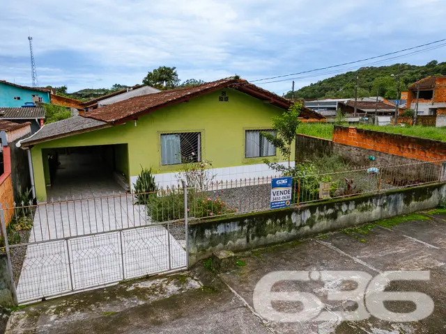 CASA COM ESPAÇO E POTENCIAL NO BAIRRO JOÃO COSTA -