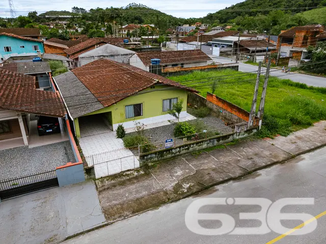 CASA COM ESPAÇO E POTENCIAL NO BAIRRO JOÃO COSTA -