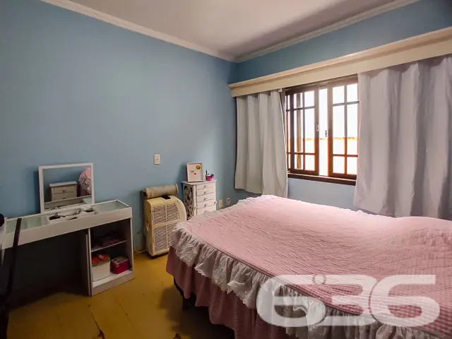 CASA ACONCHEGANTE COM AMPLO QUINTAL NO BOEHMERWALD