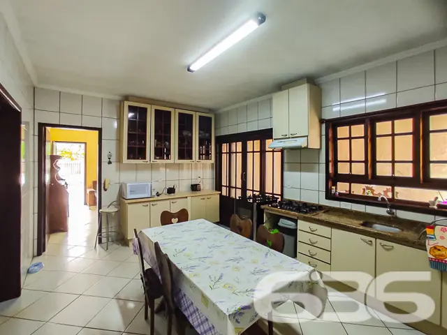CASA ACONCHEGANTE COM AMPLO QUINTAL NO BOEHMERWALD