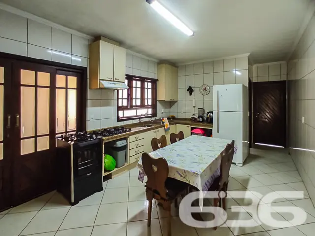 CASA ACONCHEGANTE COM AMPLO QUINTAL NO BOEHMERWALD