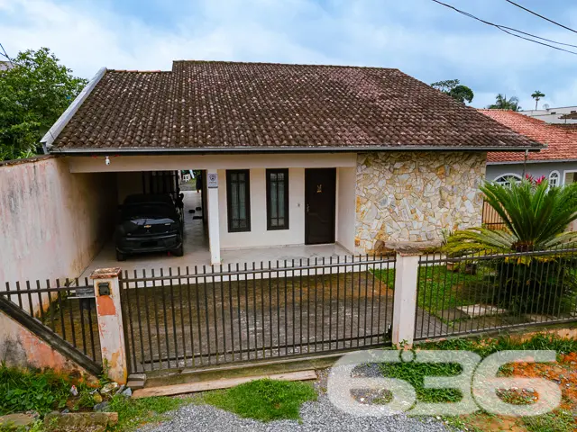 CASA ACONCHEGANTE COM AMPLO QUINTAL NO BOEHMERWALD