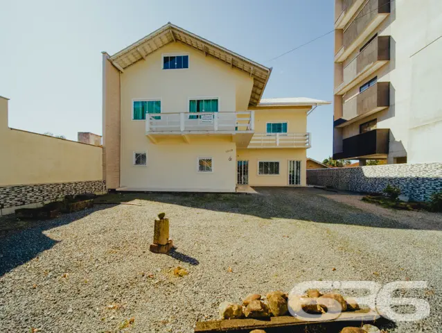 BAIRRO BUCAREIN: SOBRADO AMPLO COM SUÍTE + DORMITÓ