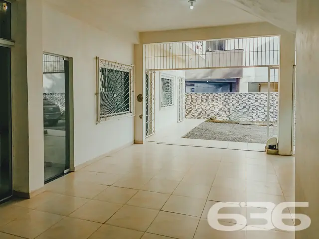 BAIRRO BUCAREIN: SOBRADO AMPLO COM SUÍTE + DORMITÓ