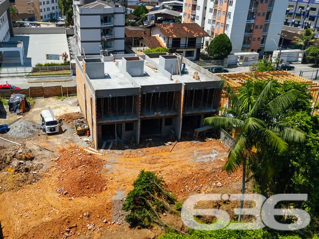 VENDE-SE SOBRADO COM SUÍTE E CLOSET + 2 DORMITÓRIO
