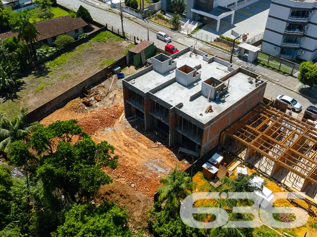 VENDE-SE SOBRADO COM SUÍTE E CLOSET + 2 DORMITÓRIO