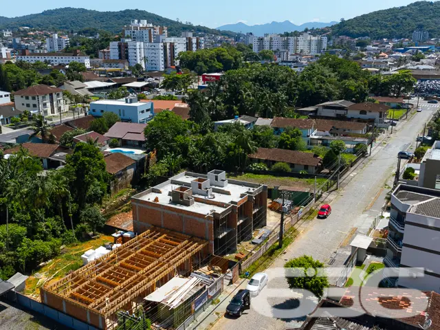 VENDE-SE SOBRADO COM SUÍTE E CLOSET + 2 DORMITÓRIO