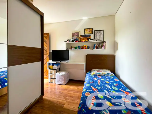 SOBRADO COM SUÍTE + 2 DORMITÓRIOS NO BAIRRO AVENTU