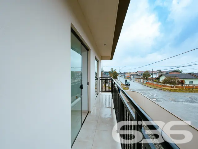 BAIRRO AVENTUREIRO: SOBRADO DE ESQUINA ESPAĂOSO CO