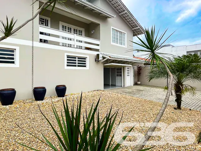 BELÍSSIMA RESIDÊNCIA COM SUÍTE MASTER NO BAIRRO IR