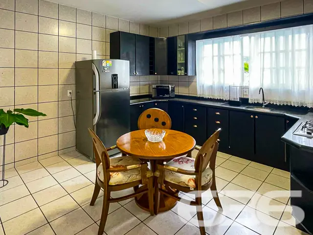 BELÍSSIMA RESIDÊNCIA COM SUÍTE MASTER NO BAIRRO IR