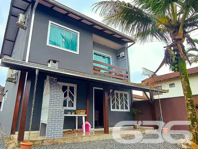 IMÓVEL COM 5 DORMITÓRIOS E PISCINA NO BAIRRO AVENT