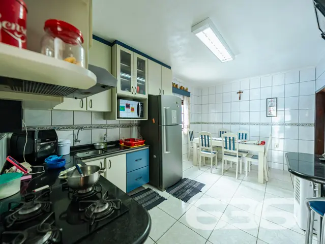 Ampla residĂȘncia tĂ©rrea no bairro Costa e Silva, J