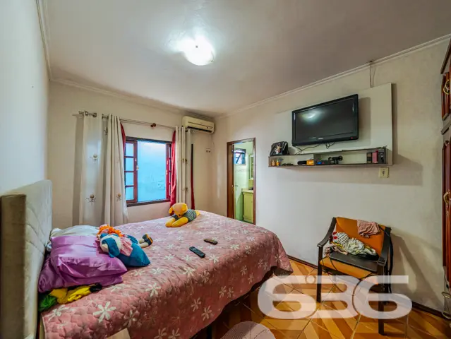 Ampla residĂȘncia tĂ©rrea no bairro Costa e Silva, J