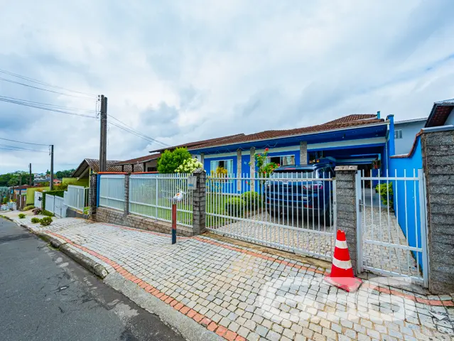 Ampla residĂȘncia tĂ©rrea no bairro Costa e Silva, J