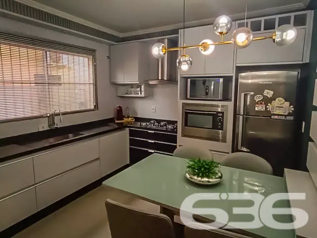 Apresentamos a você uma residência geminada, sobra