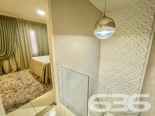 Apresentamos a você uma residência geminada, sobra