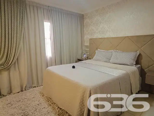Apresentamos a você uma residência geminada, sobra