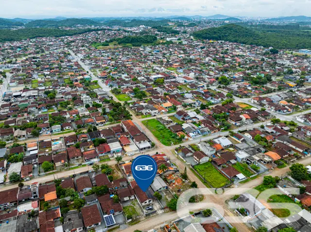 Este imóvel totalmente mobiliado oferece três dorm