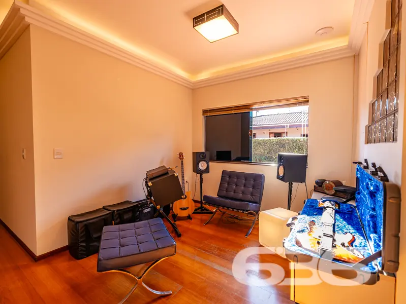 Exclusiva residência alto padrão no Saguaçu – requ