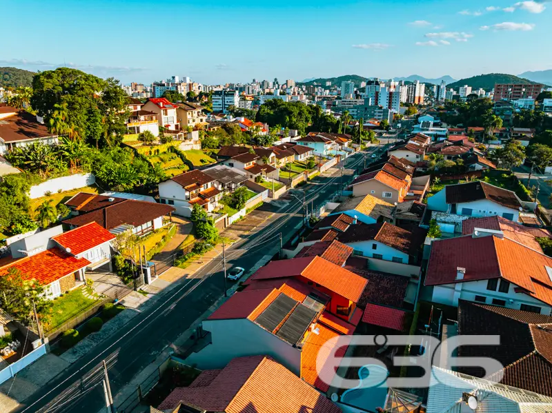 Exclusiva residência alto padrão no Saguaçu – requ