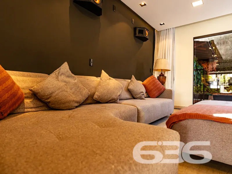 Exclusiva residência alto padrão no Saguaçu – requ