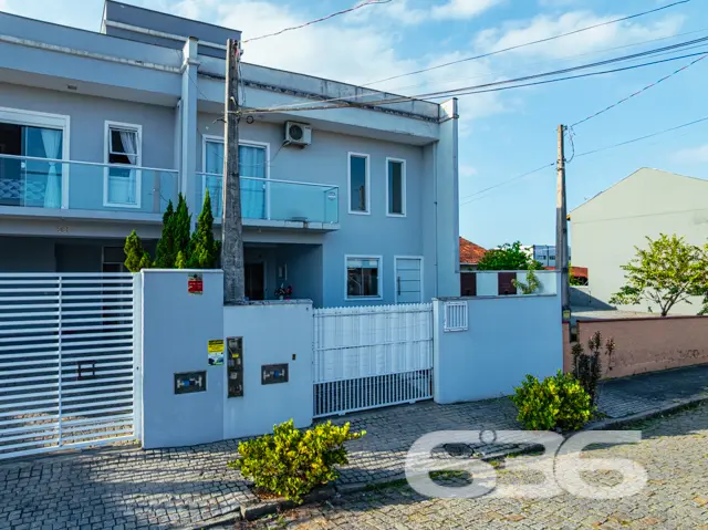 Lindo sobrado geminado à venda no Floresta – confo