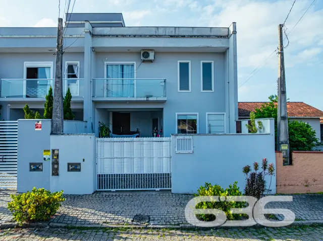 Lindo sobrado geminado à venda no Floresta – confo