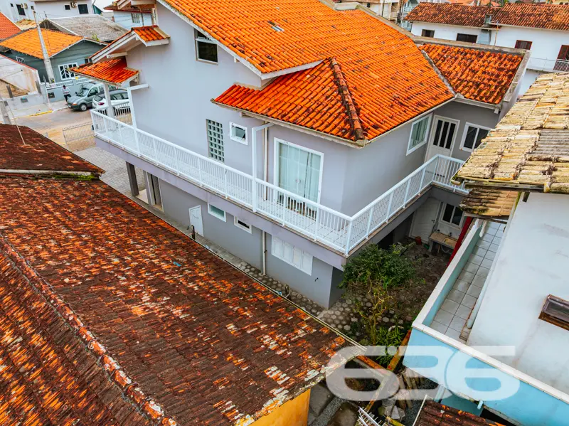 Venha conhecer o sobrado dos seus sonhos no coraçã