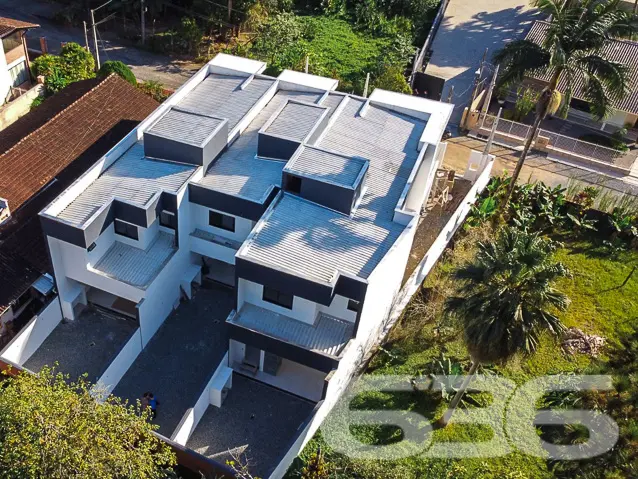 OPORTUNIDADE DE SOBRADO DE ALTO PADRÃO COM 3 SUÍTE