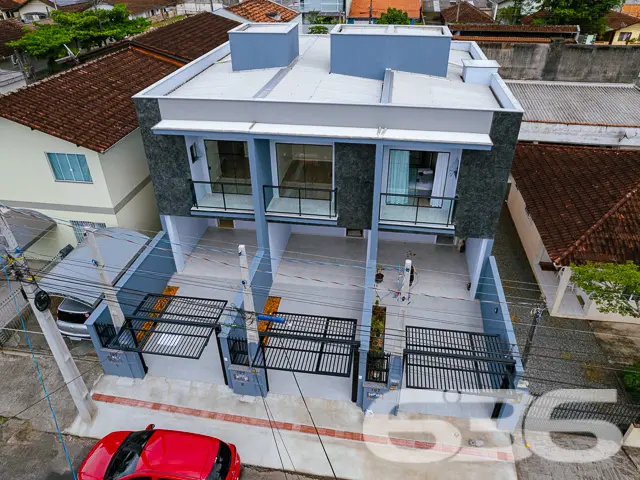 OPORTUNIDADE DE SOBRADO NO BAIRRO COSTA E SILVA

S