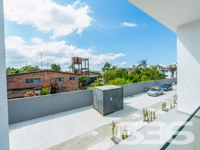 Apresentamos um refinado imóvel geminado, uma joia